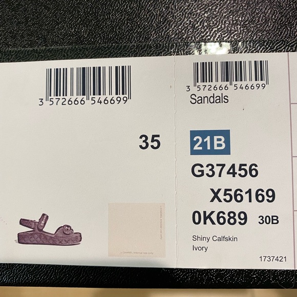 🆕 CHANEL Ivory CC Logo Quilted Wedge Dad Sandals Rare Gold Hardware - Picture 15 of 16